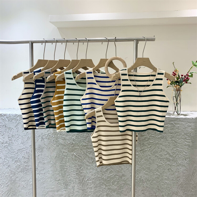 New in early summer! [Weika] simple and versatile striped vest / sling 8106# lwy