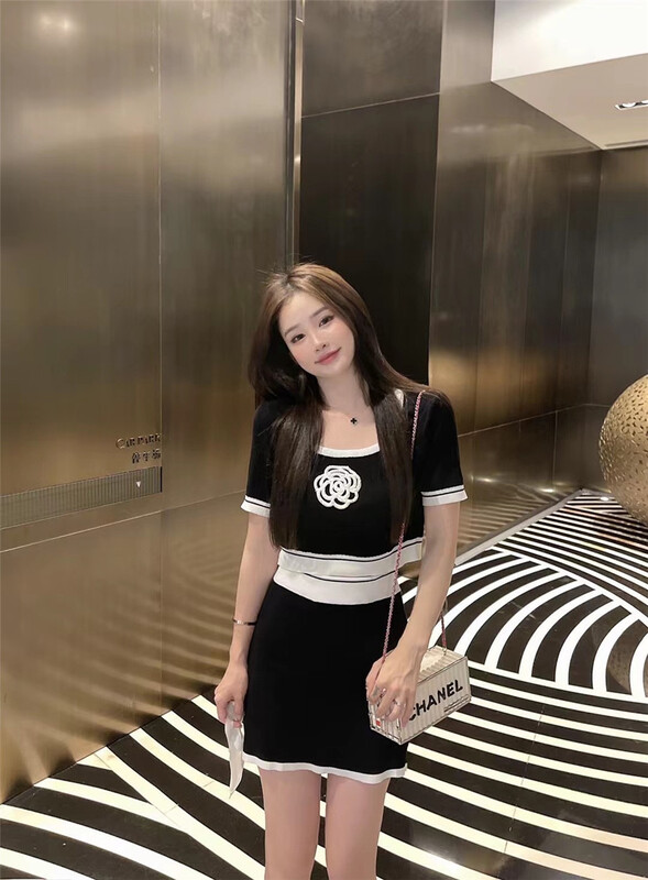 [koumiya] square neck flower blouse + temperament Hip Wrap Skirt Suit (only suit) 5825# PCZ