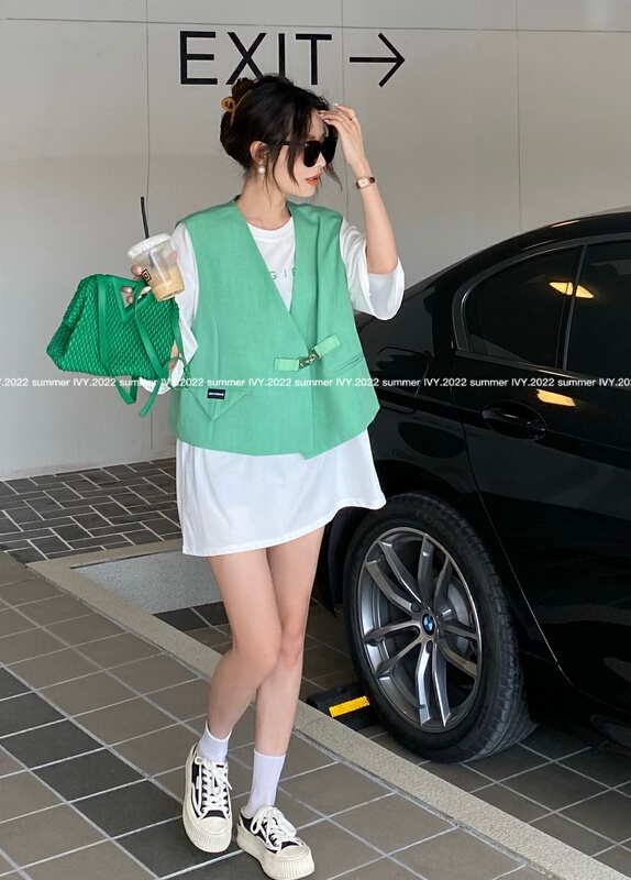 Original price 135.23! [Ivy] simple and niche design Vest + round neck versatile loose short sleeve T-shirt set 88137# XJ