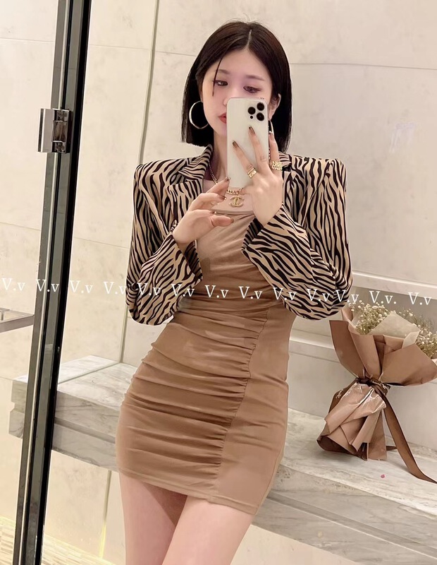 [v.v] solid color pleated slim Sling Dress (excluding coat) 9777# cqw
