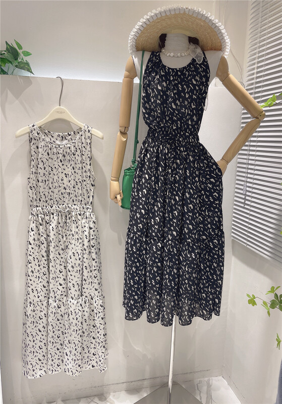 goods in stock! New in early summer! [Tiantian family] summer pleated sleeveless floral dress 6900# WTT
