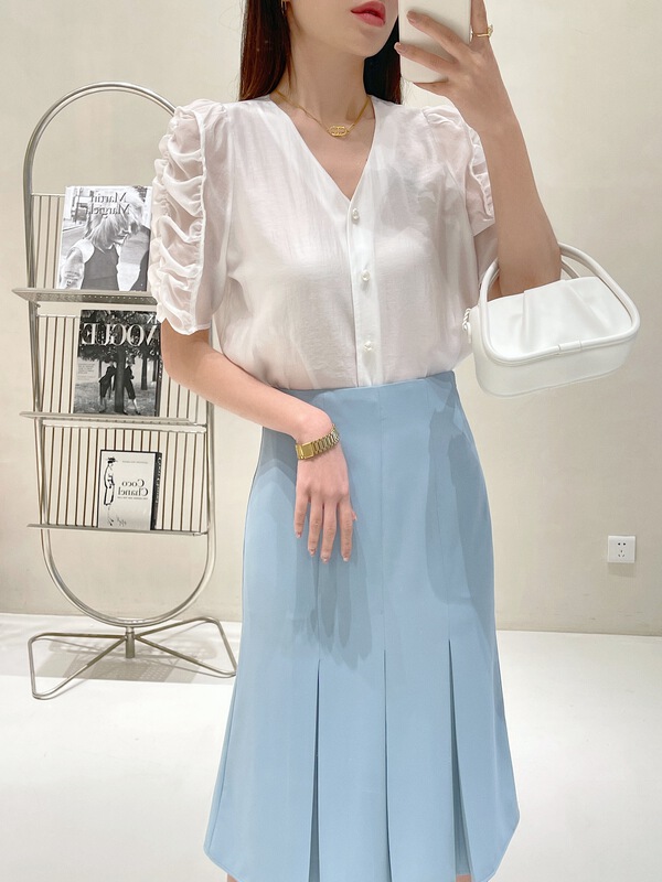 New in early summer! [Hanna Hanna] temperament commuter V-neck shirt m8189# XJ