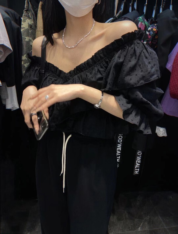 [buyer Yan Xuan - God of wealth] solid color flounced one-line collar design blouse 2038# Cl