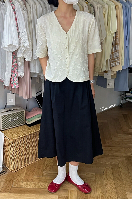 New in early summer! [the nice] Korean version craft flower versatile blouse a9121# hjy