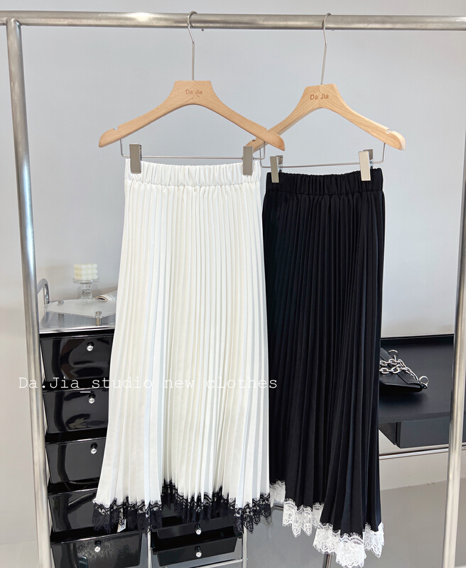 New in early summer! [Dajia] simple and fashionable lace stitched pleated skirt 22301# CLS