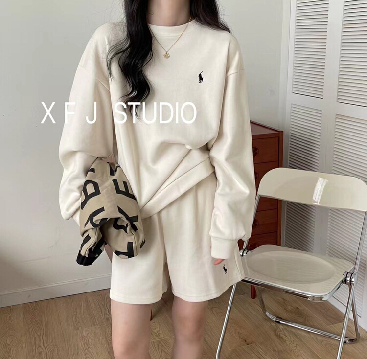 New year in early spring! [Xiaofan family] lazy wind round neck Pullover loose sweater + letter casual Shorts Set ys2-7005# LSW