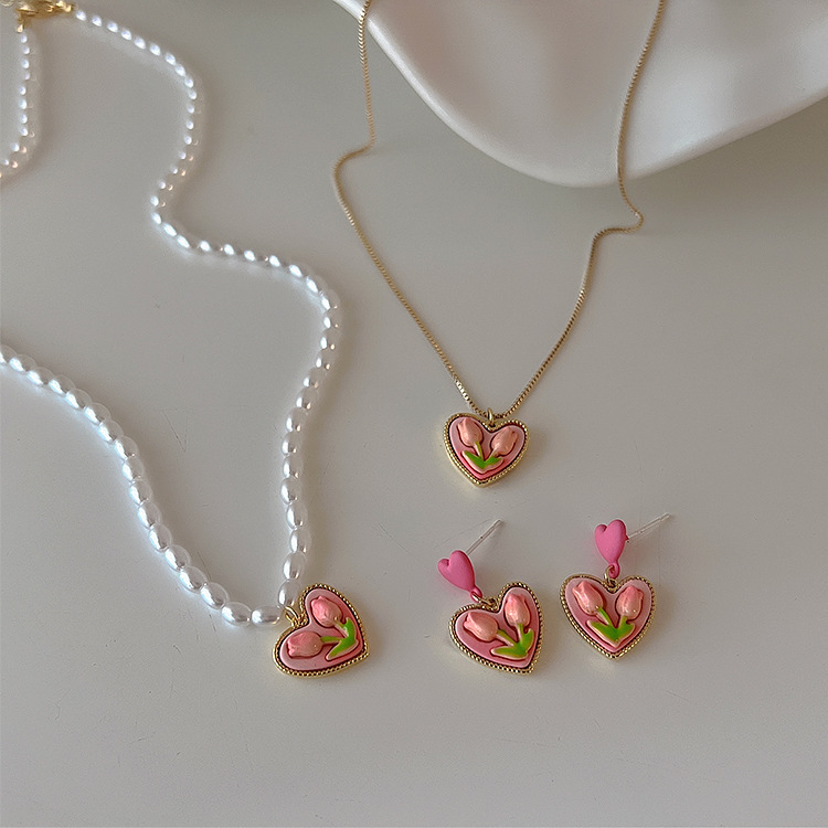 [inside] Korean version temperament super immortal relief tulip love personality versatile clavicle short necklace x3262# zxl