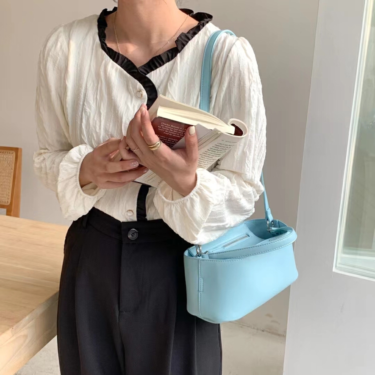 [excellence] Korean version simple and fashionable portable Bento messenger bag f010# LSL