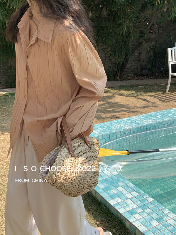 New year in early spring! [ISO Korean] vertical texture wrinkle texture French retro minority shirt 68753# hjy