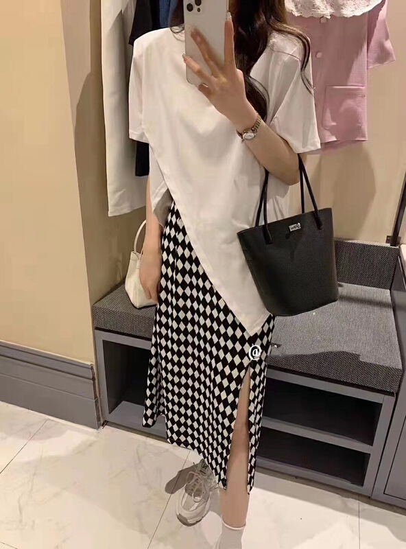 New in early summer! [Kiki] solid color versatile T-shirt + simple checkered skirt set 1270# ozq