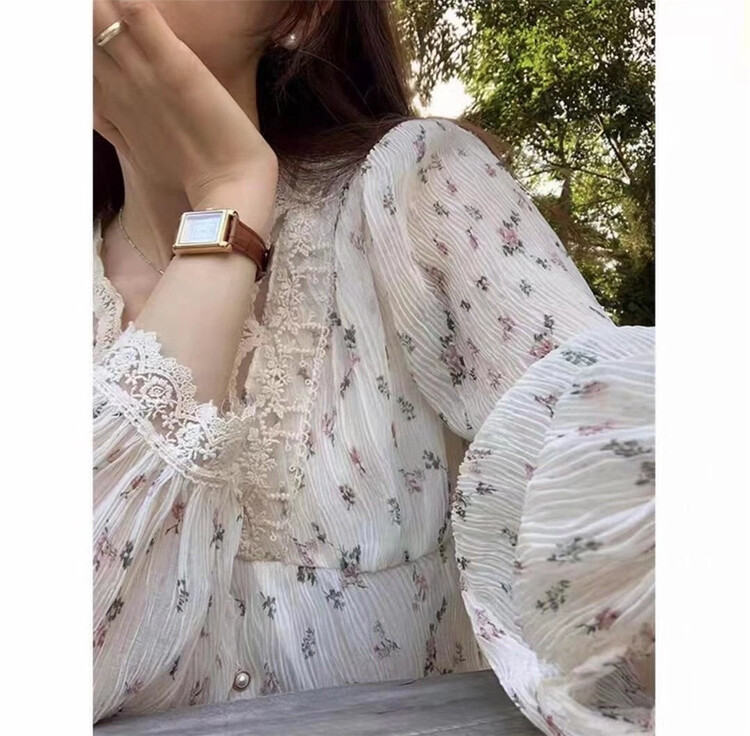 New year in early spring! [bobi] lace blouse with stitching design 2206# LSW