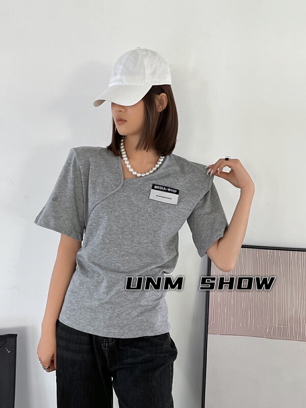 初夏上新!【UNM-SHOW】韓版V領貼標短袖T恤  6170#  WTT