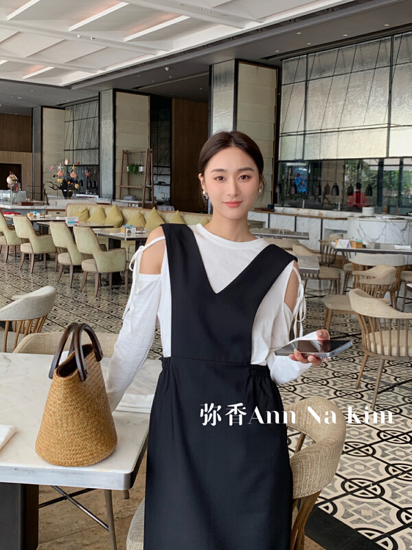 goods in stock! New year in early spring! [fragrance] elastic waist V-neck vest skirt + Cotton leaky shoulder lace up top T-shirt set 5099# hjy