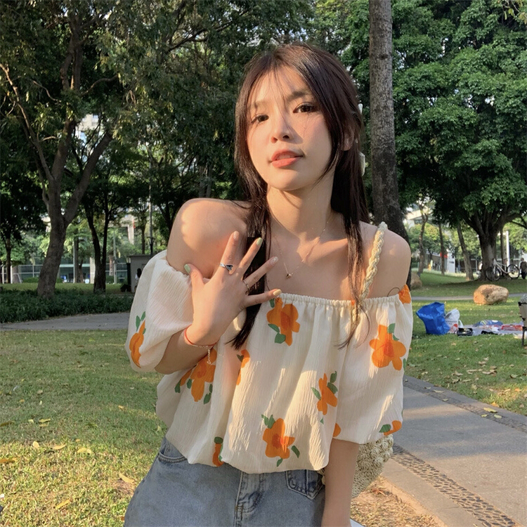 New in early summer! [timely rain] Han Feng ins design feels sweet one shoulder flower loose and versatile shirt 55213# WPL