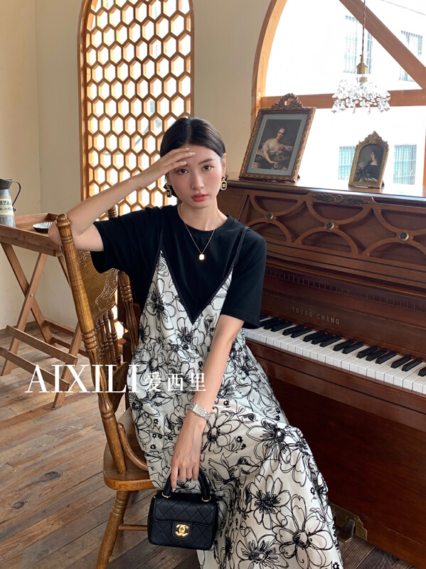 goods in stock! New in early summer! [aixili aisili] simple round neck short sleeve T-shirt + floral dress set 6357# WPL
