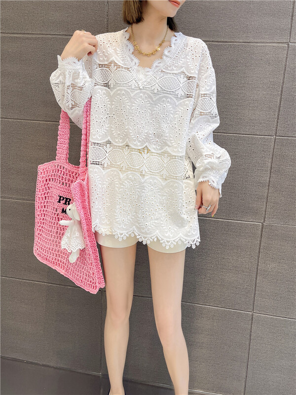 New year in early spring! [UUS] simple V-neck hollow lace shirt 22692# zyh