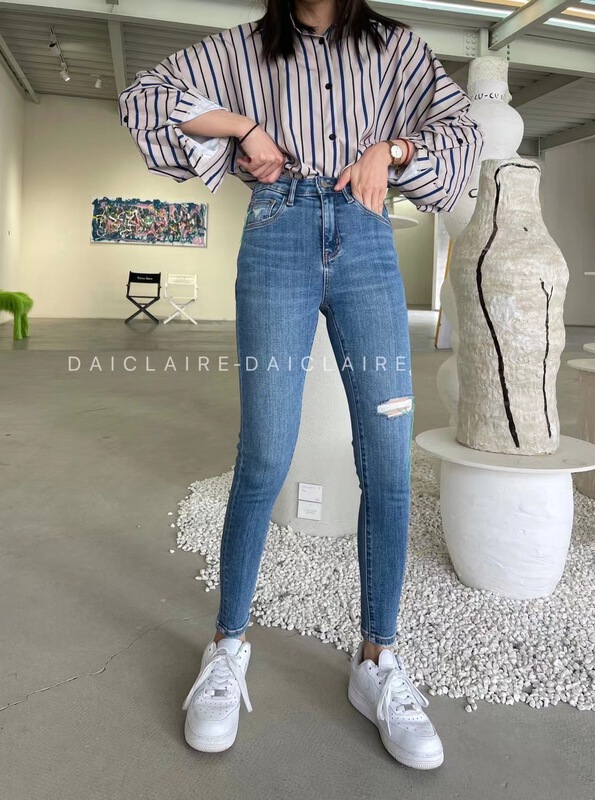 goods in stock! [buyer Yan Xuan Dai Jiaer] Korean Green Label pierced small leg jeans 90802# Cl