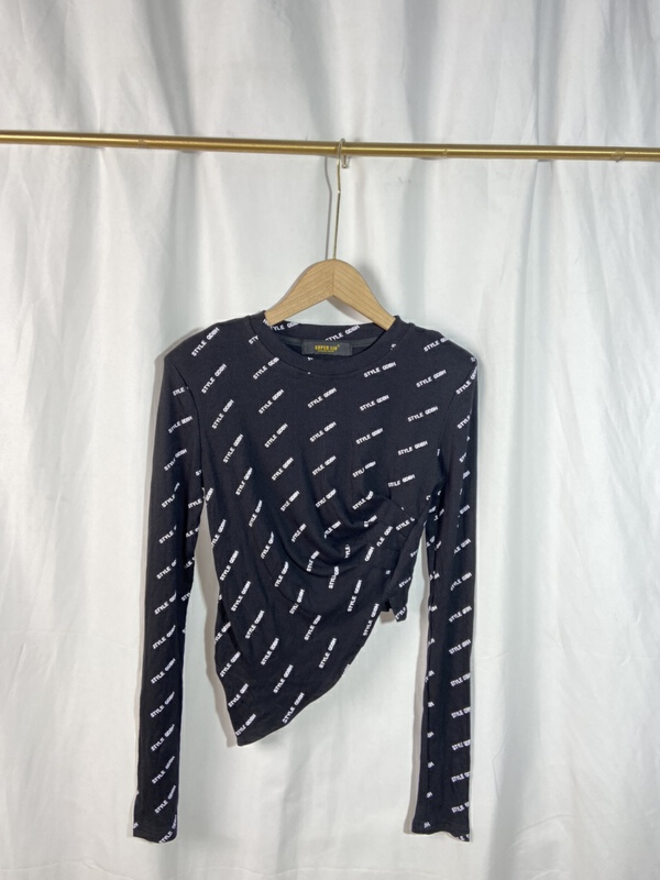 New in early summer! [Yi show shop] letter embroidery round neck irregular long sleeve T-shirt 1024# Cl