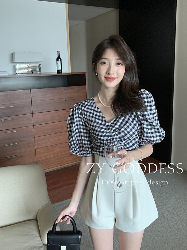 New in early summer! [ZY] diagonal V-neck bubble sleeve off shoulder Plaid blouse 68300# ozq