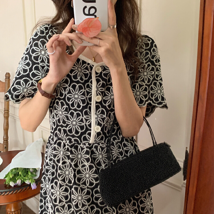 New in early summer! [timely rain] Han Feng ins retro temperament heavy industry embroidery cotton square neck bubble sleeve thin dress 99935# WPL