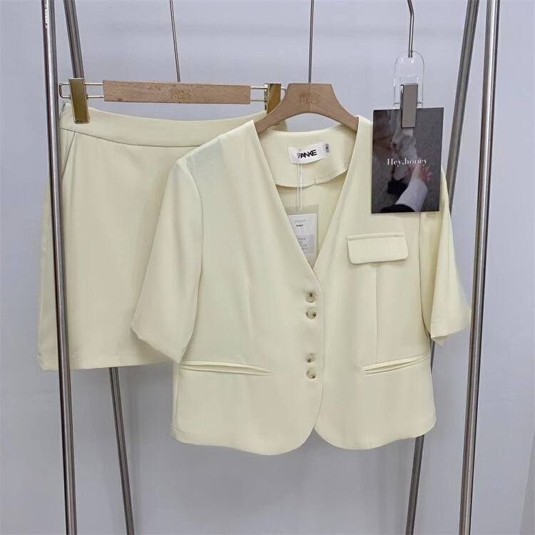 New in early summer! [Fanke Fanke] Korean V-neck slim fitting short sleeve suit + high waist slim and versatile skirt suit 12080# XJ