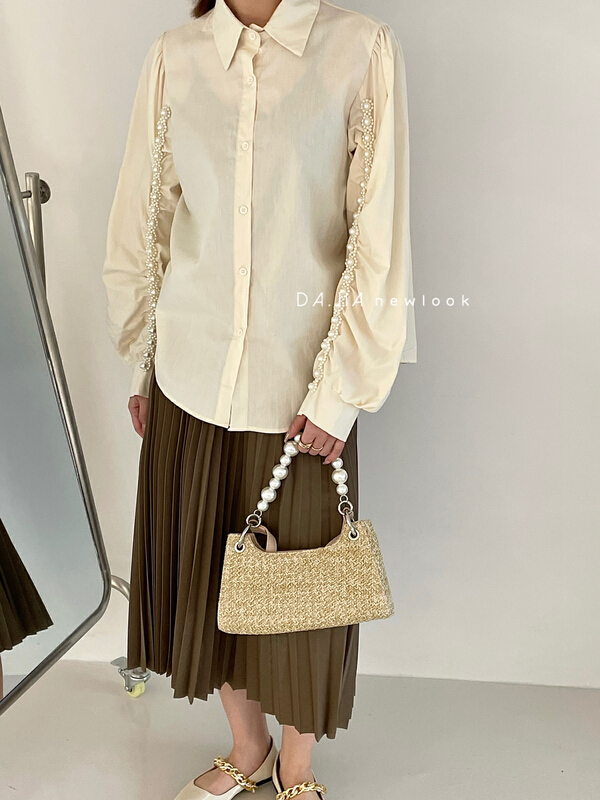 New year in early spring! [Dajia] Korean style versatile pearl sleeve clean shirt ys1-22025# CLS