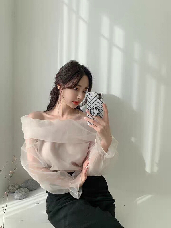 goods in stock! New year in early spring! [savage] Korean French one shoulder sexy care machine shirt e5895# jhy