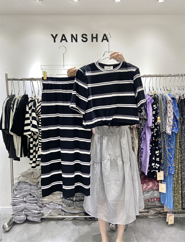 [Yan Sha] simple and versatile striped T-shirt + loose hanging skirt set 191# CLS