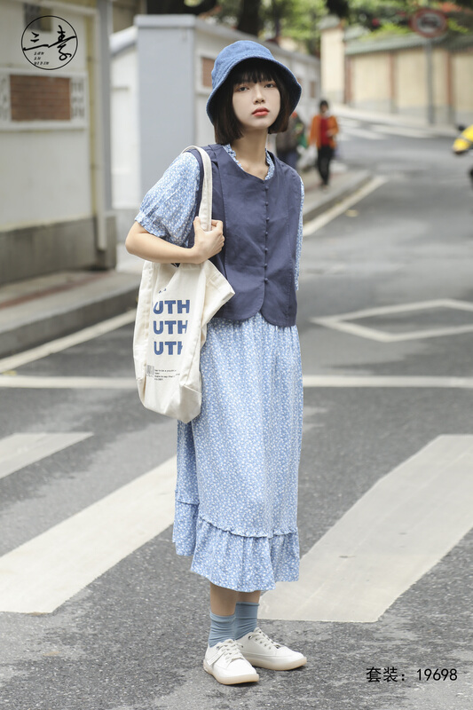 New in early summer! [original of three plain clothes] simple temperament Floral Dress + small and versatile vest suit 19698# XYJ