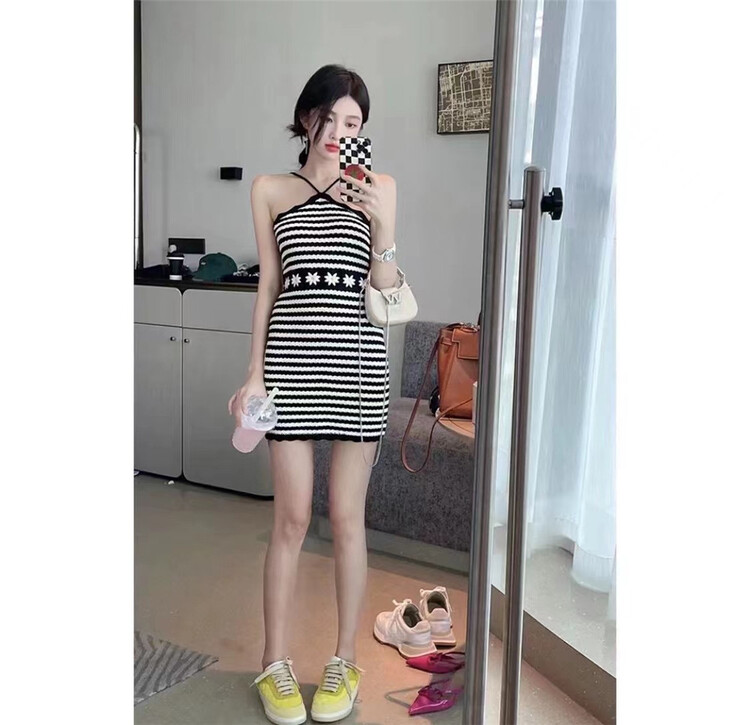 [six] hanging neck two striped knitted dress 06276# PCZ