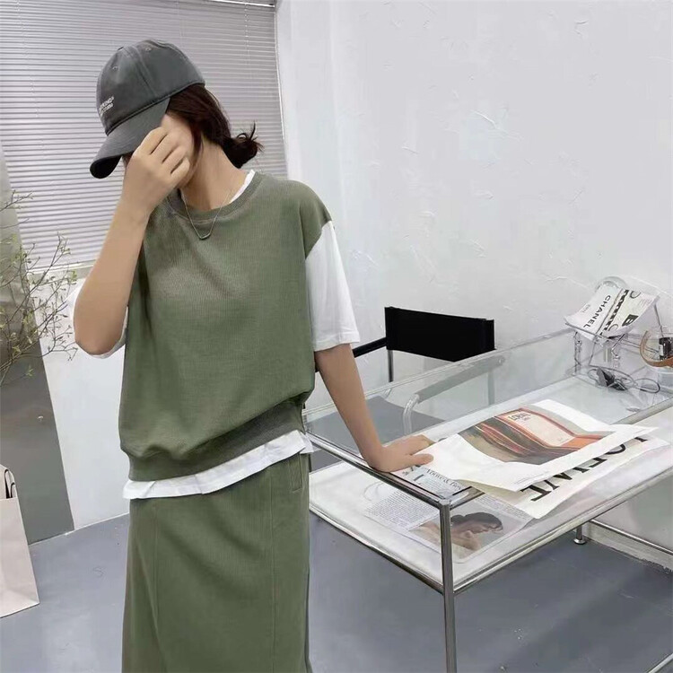 New in early summer! [if shop] simple loose fitting fake two-piece T-shirt + slim split skirt set 01161# CLS