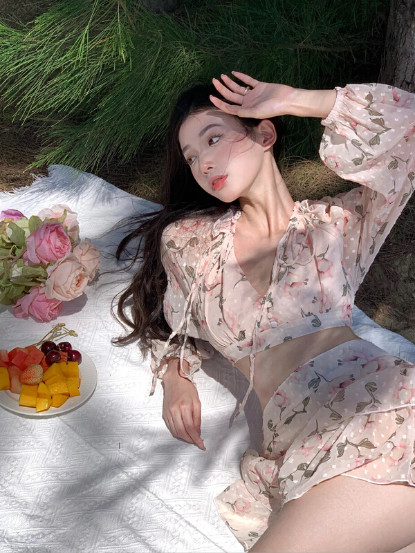 New in early summer! [ala] pure fashion blouse + Spice Girl floral sexy skirt set t1269a# JJ