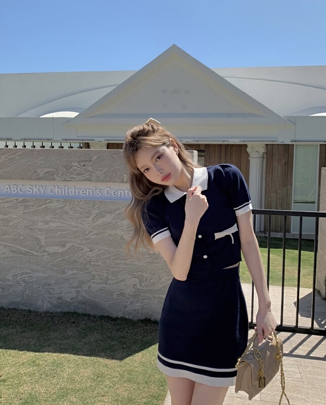 [smile baby] Korean version of celebrity color contrast knitted cardigan + xiaoxiangfeng A-line skirt set b3051# WPL