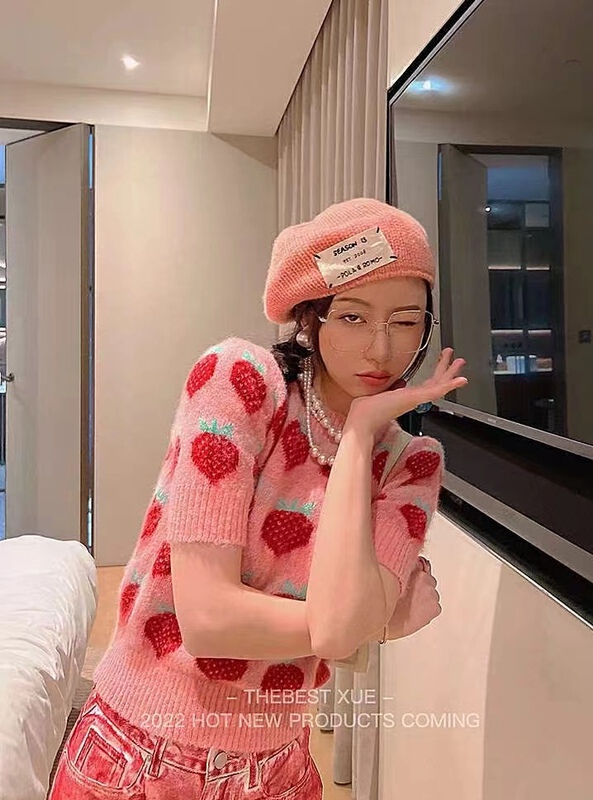 New year in early spring! [pan] Korean fashionable short style, slim and lovely strawberry warm sweater 00225# PCZ