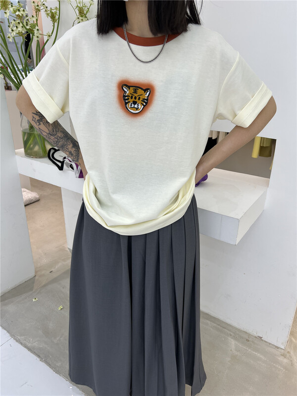 [VI. Liu Liu] Korean embroidery round neck contrast short sleeve T-shirt 60039c# zxx