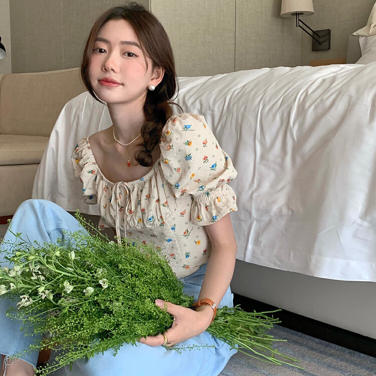 [timely rain] Korean style ins French sweet temperament aging small broken flower sugar collar trumpet sleeve shirt 51529# WPL