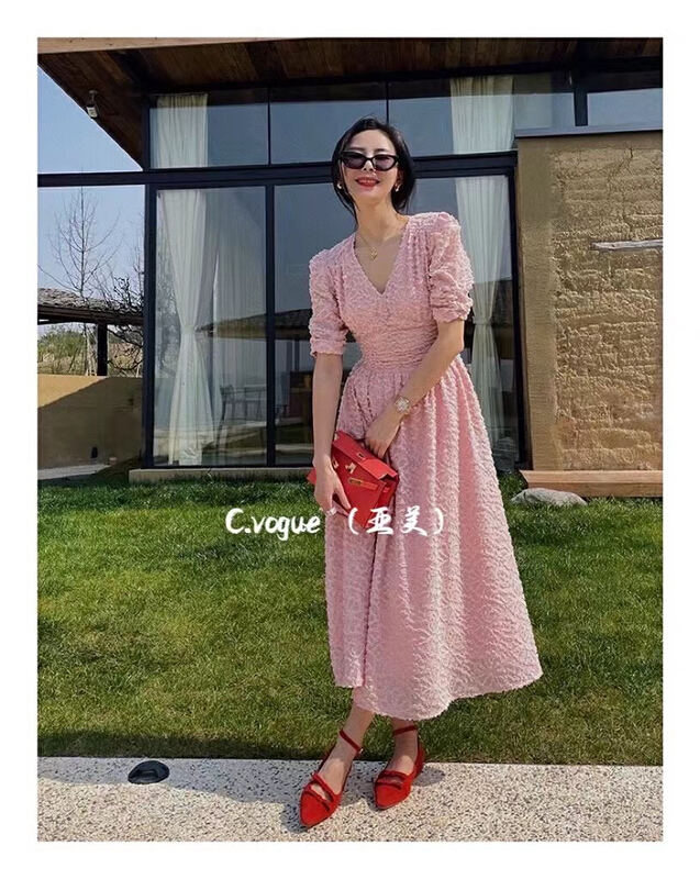 【C.VOGUE】法式溫柔氣質V領設計感收腰剪花連衣裙  8880#  PCZ