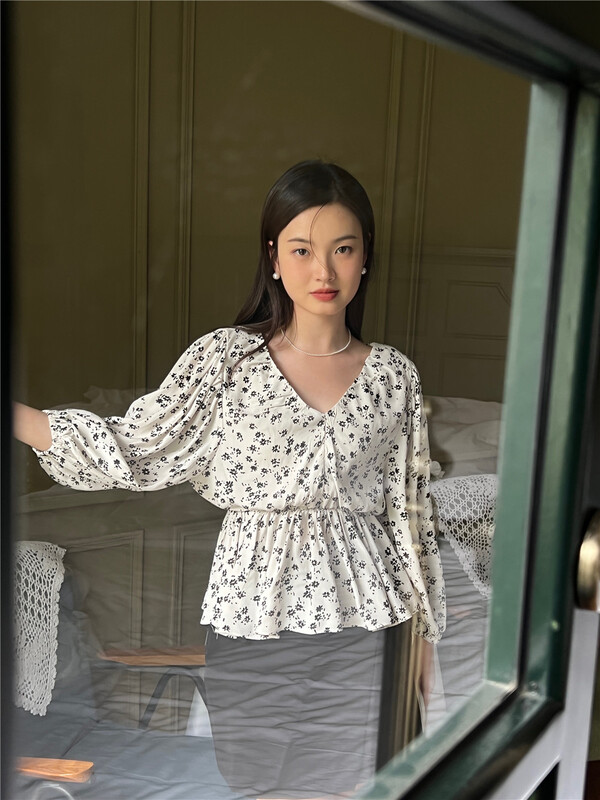 New in early summer! [AA studio] fashionable and elegant lace up hollowed out floral blouse (only selling blouses) ys1-6027# WPL