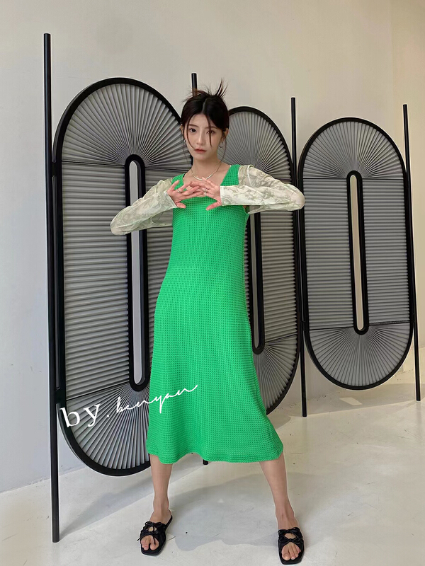 goods in stock! New year in early spring! [benyan] a small group of people wear a long sleeved shirt + a solid color temperament dress set 7618# zxx