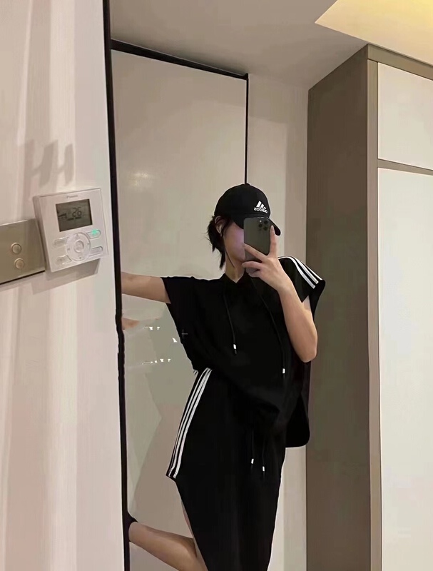 [Yan Zhen] hooded fashion blouse + irregular high waist skirt suit 35710# PCZ