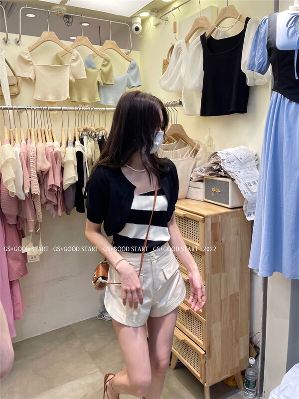 [GS. Good star] Korean version of little women's simple knitted cardigan + striped suspender vest set 22662# hjy