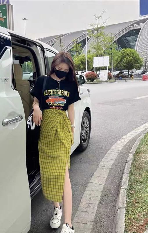 New in early summer! [Huaxi] temperament cartoon printing round neck short sleeve T-shirt + high waist bandage skirt suit 8862# PCZ