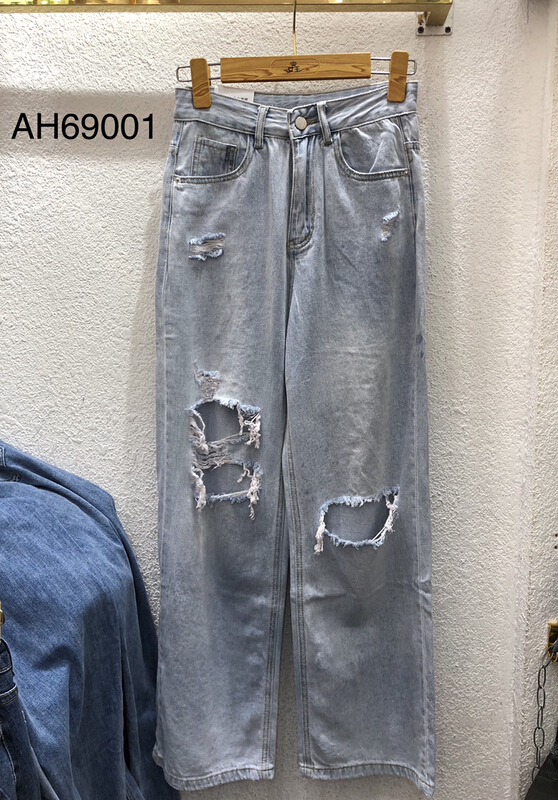 初夏上新!【女王QUEEN】破洞水洗百搭牛仔褲  AH69001#  OZQ