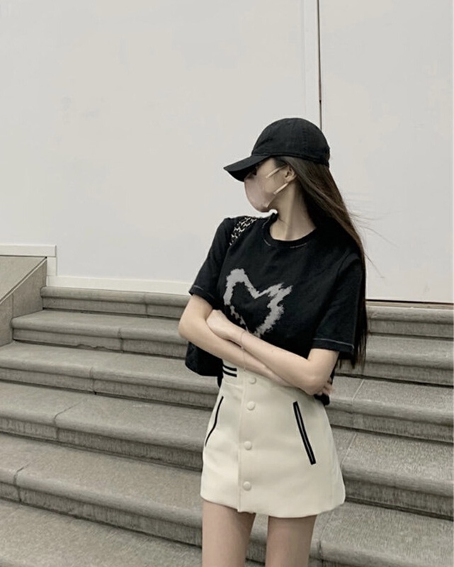 [Linna] Korean love short sleeve T-shirt + button design skirt set 12585# zxx