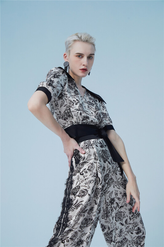 New in early summer! [kunswear] large lapel vintage print lace up short blouse 96801# XYJ