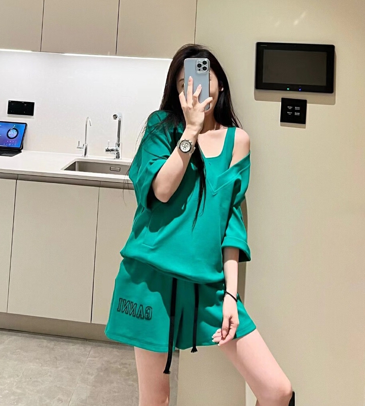 [xiaoshidai] Korean hooded Pullover short sleeved T-shirt + Vest + casual versatile shorts three piece suit 8977# WTT