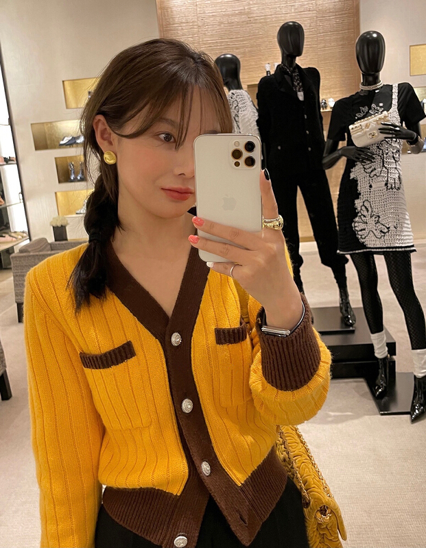 New year in early spring! [smile baby] Korean version foreign style contrast color V-neck small xiangfengkeng strip knitted cardigan b2191# YYW
