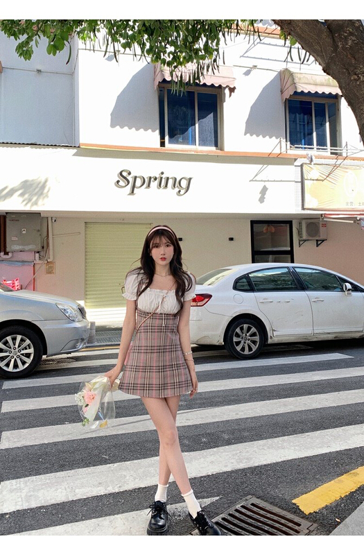 New in early summer! [L.L studio] French sweet Plaid square neck bubble sleeve dress 7571# PCZ