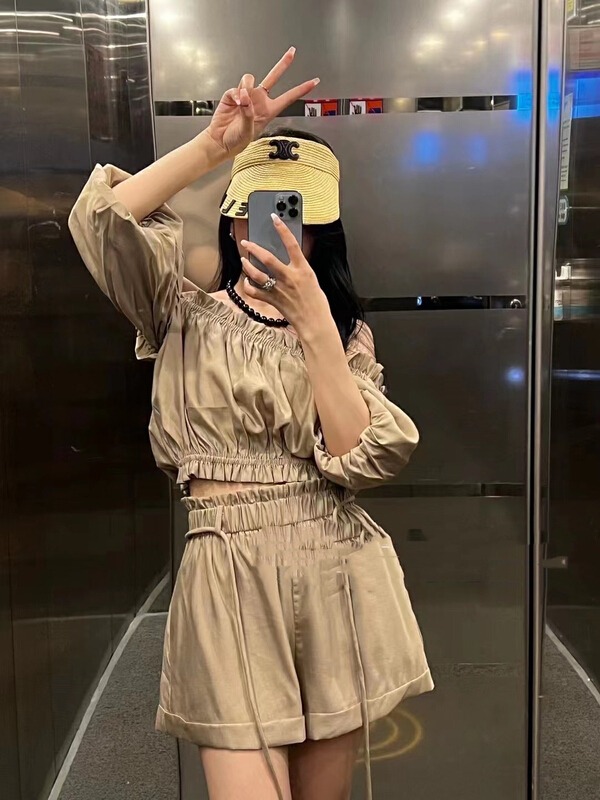 [RM. HH] Korean style one shoulder bubble sleeve blouse + casual Shorts Set 2088# PCZ