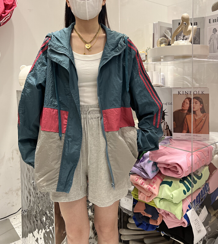 [Qixi] fashionable hooded color matching long sleeved sunscreen shirt 6095# XYY